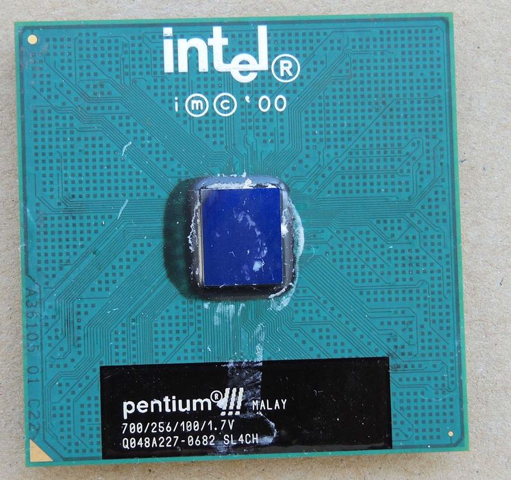 Intel Pentium III 700/256/100/1.7V SL4CH Socket 370 Testat