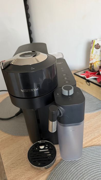 Espressor Nespresso DeLonghi Vertuo Lattissima  1500 W, 1.5L
