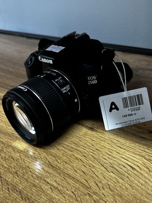 Фотоаппарат Canon EOS250D