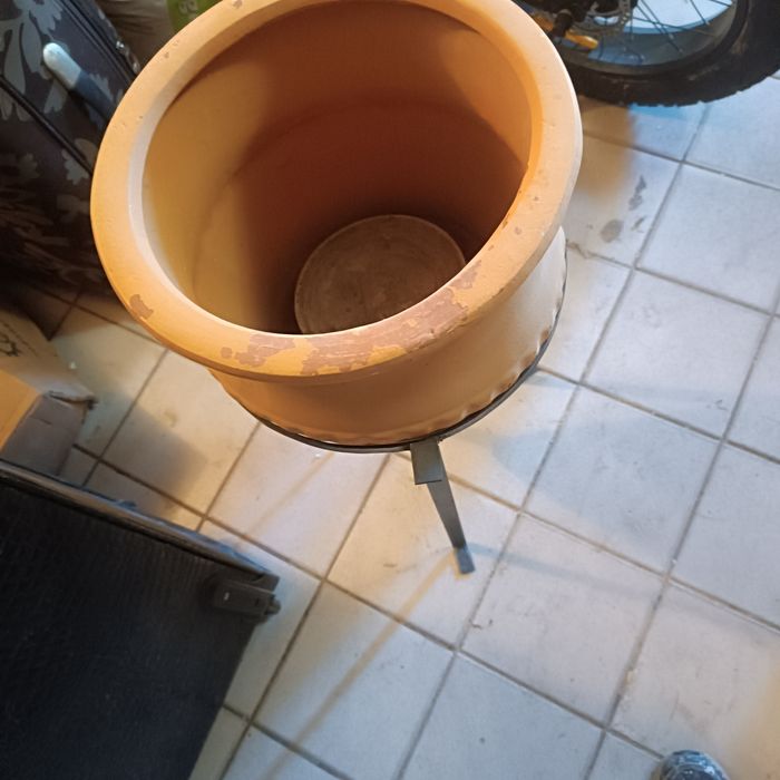 Кашпи за цветя в градината