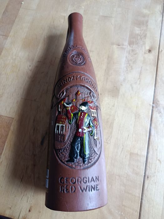 Бутылка от грузинского вина