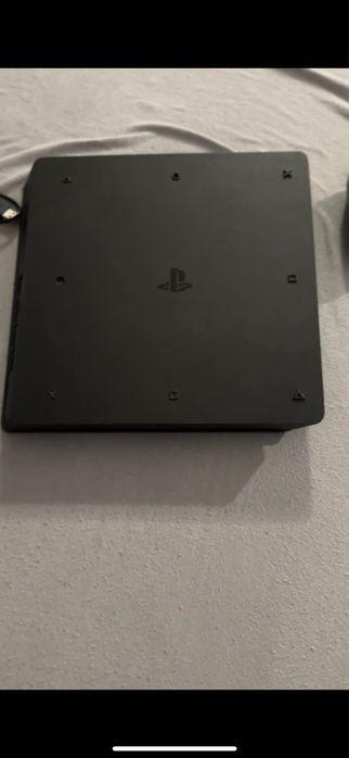 Vand PS4 slim+2 controllere