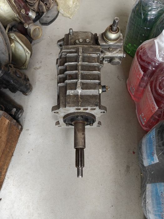 Продавам скоростна кутия уаз  5ст