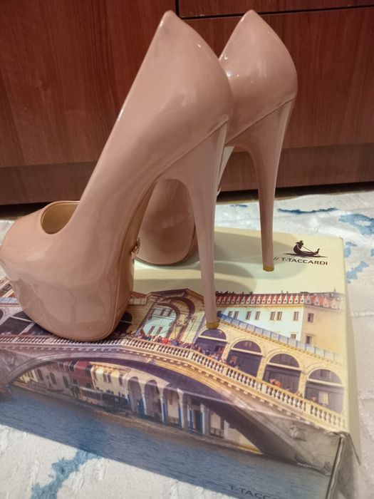 Туфли на высоких каблуках