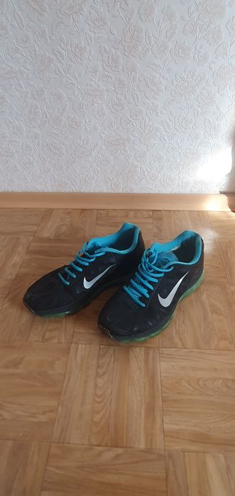 Продам спортивные кросовки 4000т