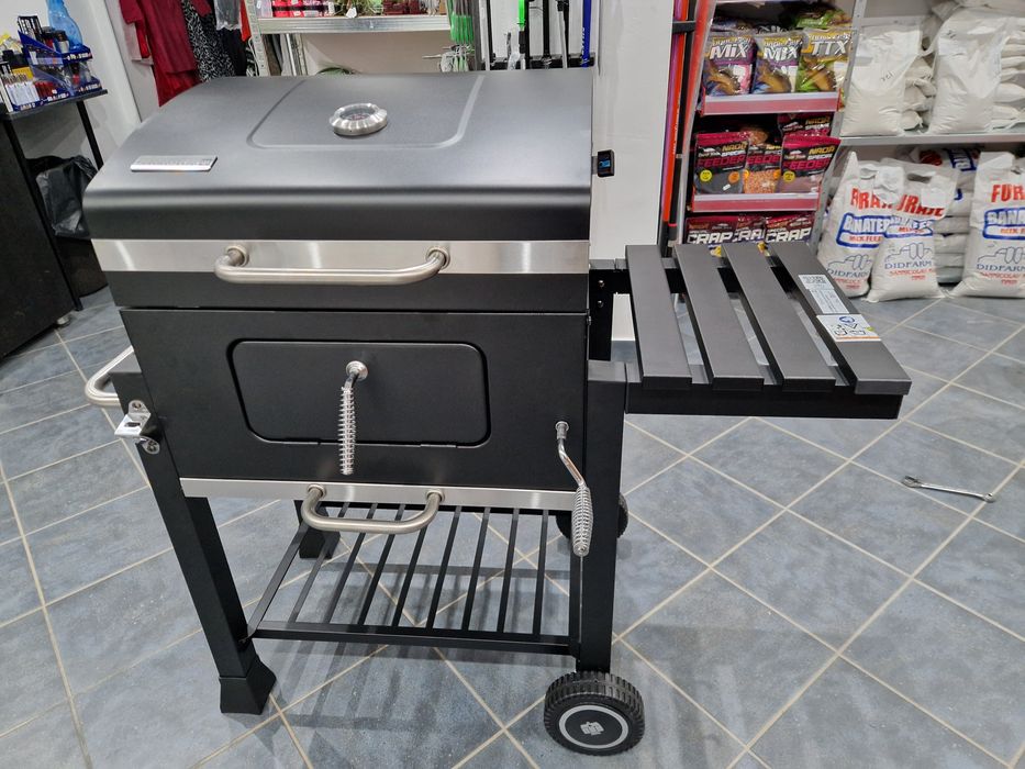 Gratar BBQ pe cărbune tip carucior