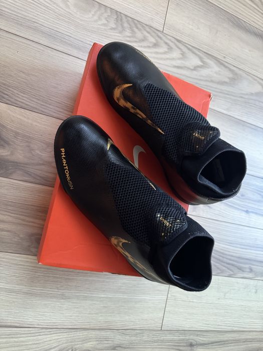 Ghete de fotbal Nike Phantom