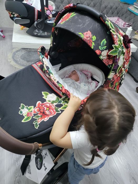 Новая премиум коляска 3 в 1 Cybex Priam 4 (Spring Blossom Dark) Rose G
