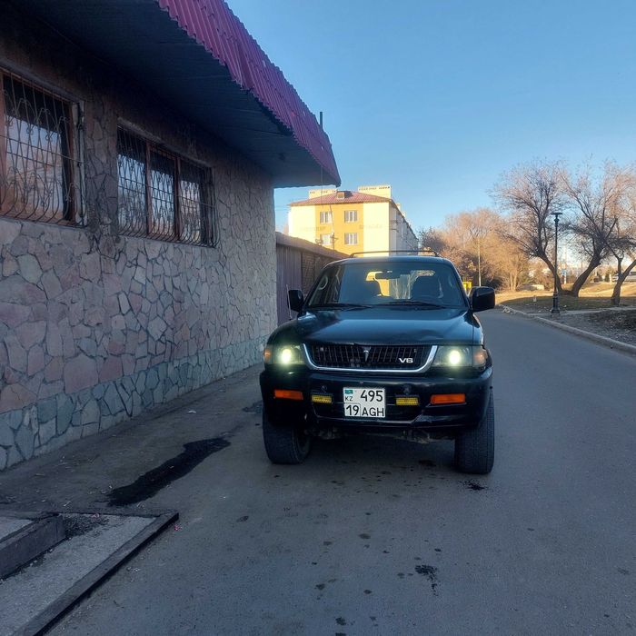 Продам машину mitsubishi montera