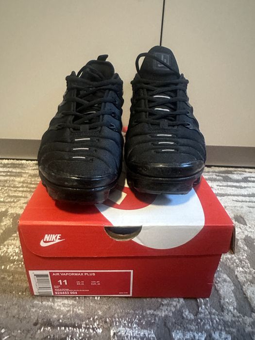 “Vapermax Plus Black”