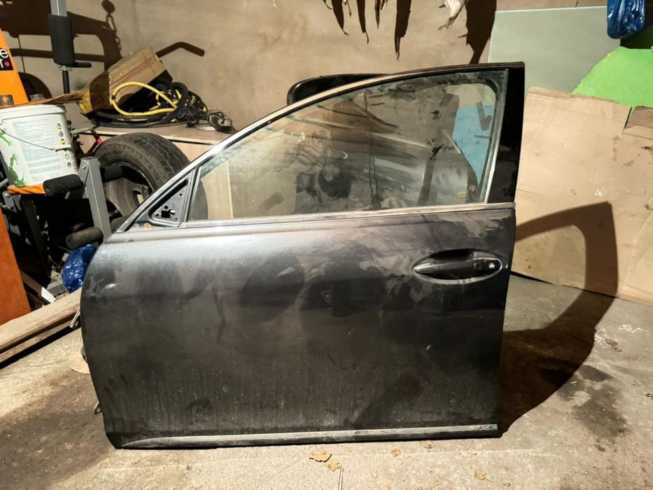 Продам двери от лескус gs 300