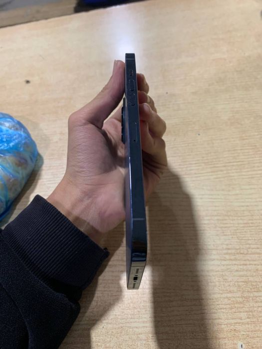 Iphone 12 pro max 256 gb holati ideal karobka dakument bor