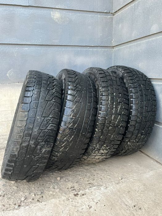 Продам шины 215/70R16