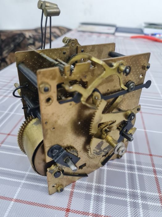 Ceas  mecanic vechi  neutilizat ,seiko quart si mecanism pendula janta