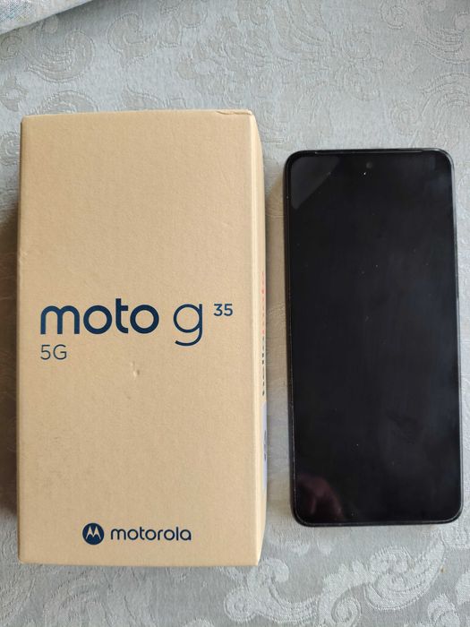 Телефон Motorola g35 с аксесоари, в гаранция