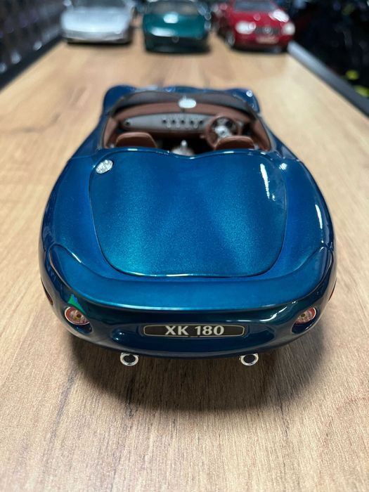 МАISTO колекционерски модел JAGUAR XK180 2002 г. 1:18 мащаб