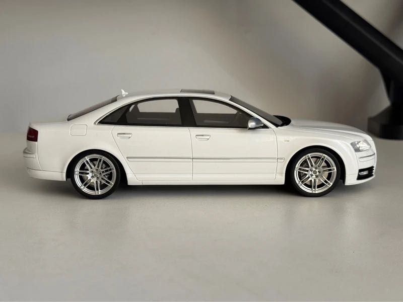 Macheta Audi S8 D3 1:18 OTTO OT699