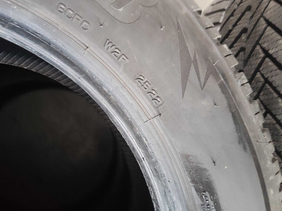 2бр.зимни гуми 225/60/17 Bridgestone