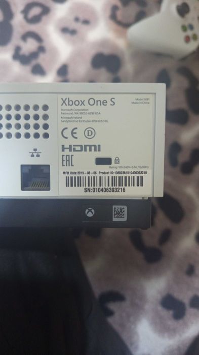 Vând Xbox one s 1 tb