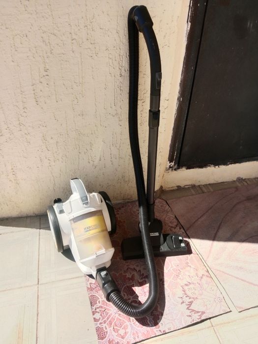 Продам пылесос б/у KARCHER в отличном состоянии 30000 теңге торг.