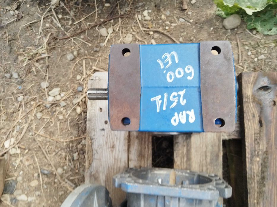 Reductor raport 25/1 melcat troliu