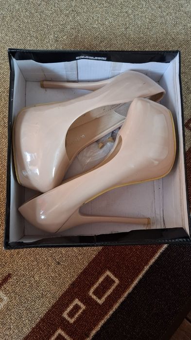 Официални обувки на висок ток, номер 37