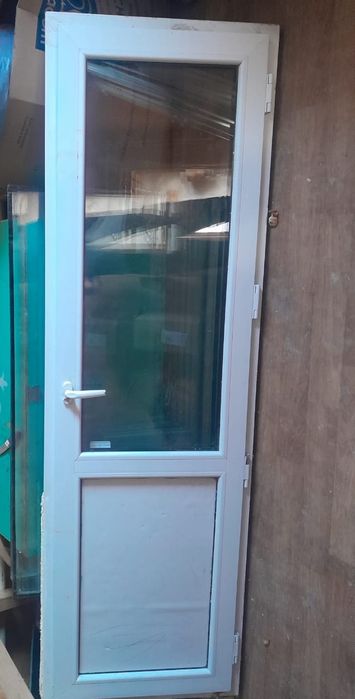 Терезелер мен балконның есігі сатылады. Қолданылған