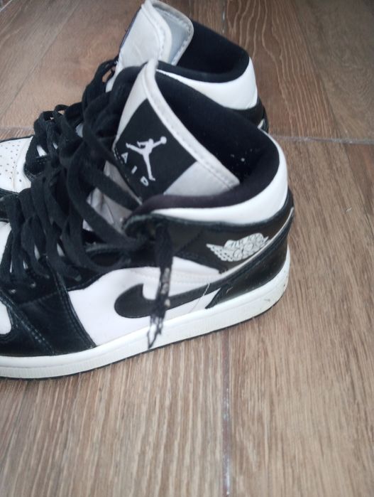 Vând Air Jordan păpucii ai fost purtați de câteva ori mărimea 37