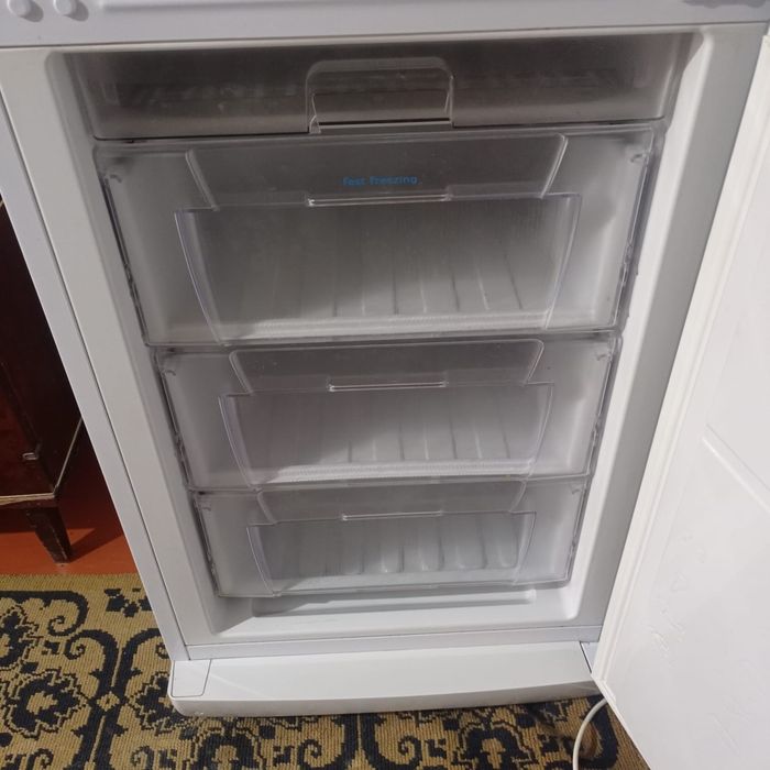 Холодильник indesit