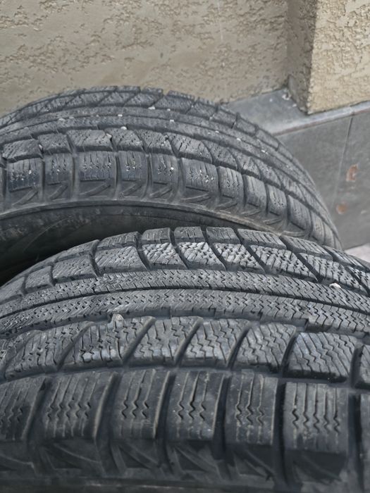 Продам шины зимние 215х60R16