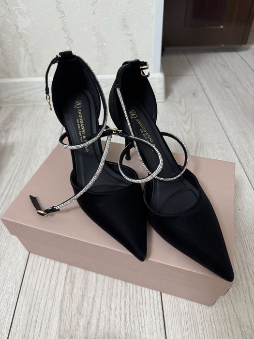 Люкс кроссовки и туфли на каблуке