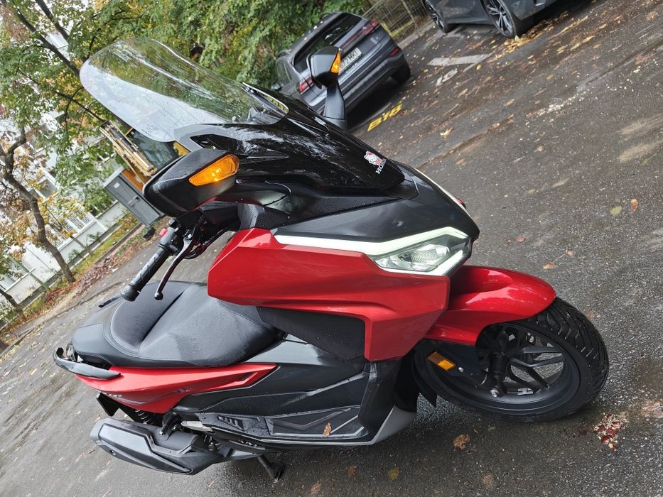 Honda Forza 350 • 2023 • 9841 km • Matte Carnelian Red • Garantie '26