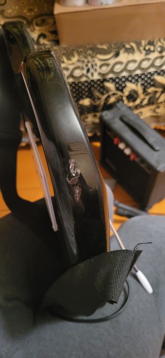 Продам электрогитару Levinson