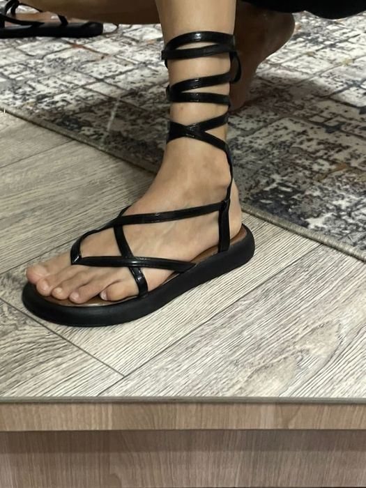 Сандали на завязках