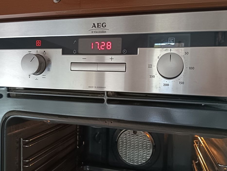 Вградена фурна AEG
