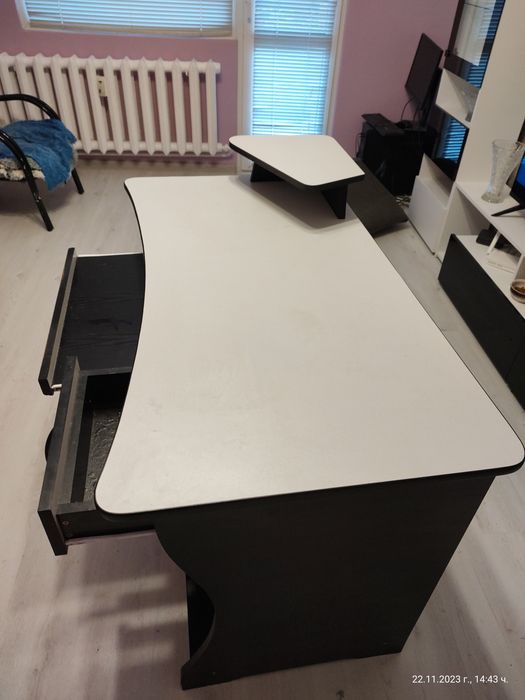 Офис бюро много запазено с леки външни забележки