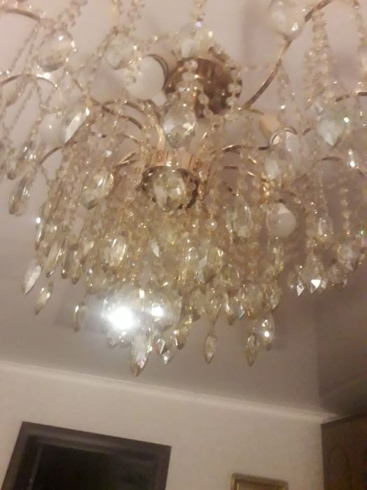 Продам люстру новую