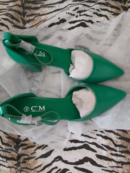 Дамски обувки 
27.00 лв.