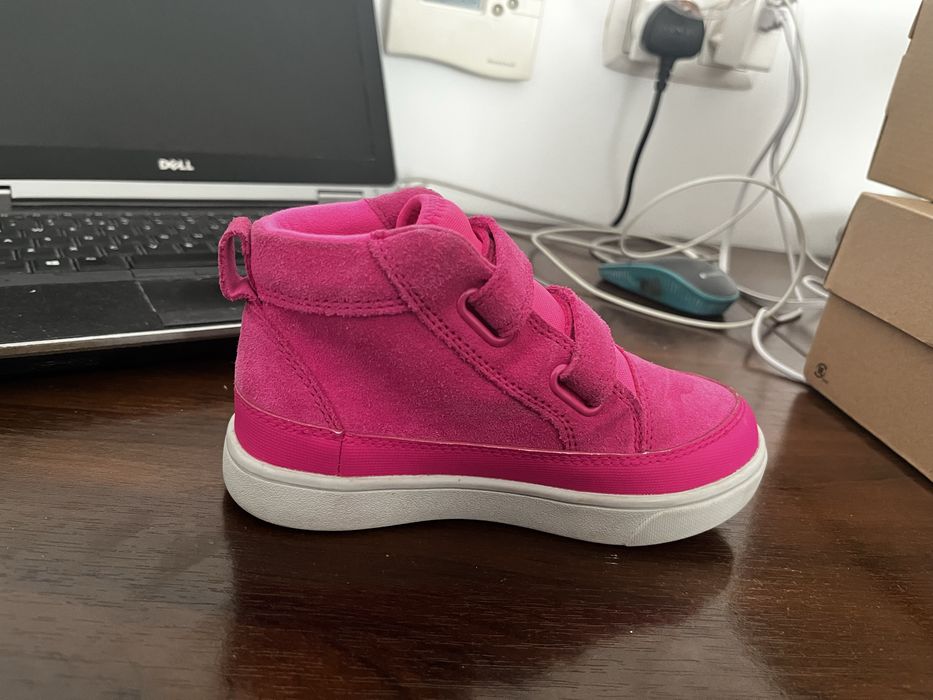 Ugg marimea 27,5 noi noute