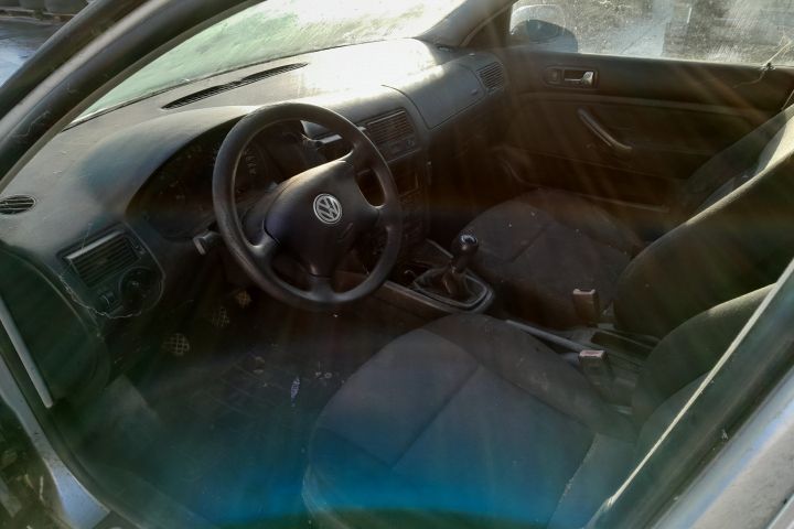 Dezmembrez Volkswagen VW Golf 4