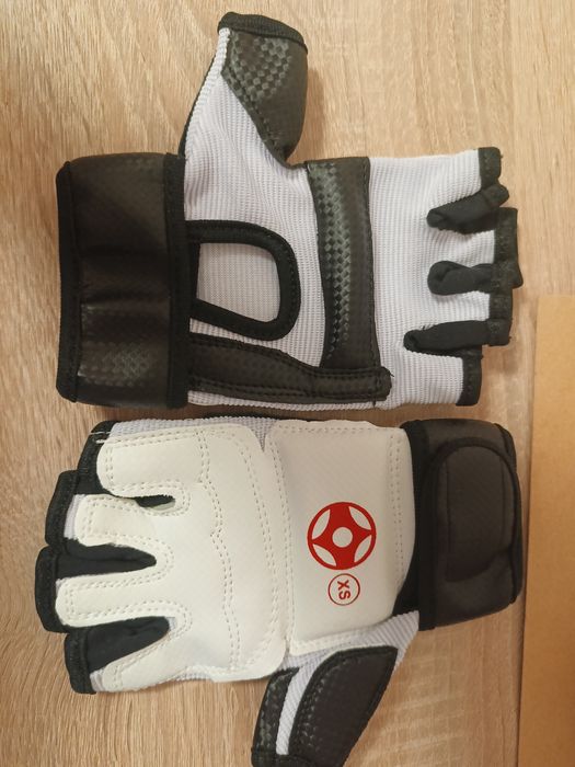 Продам шлем и перчатки киокушинкай карате