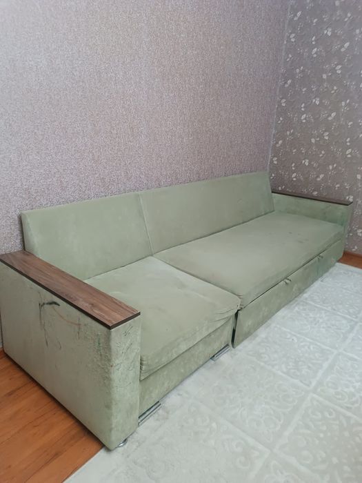 Продам диван 4 метра б/