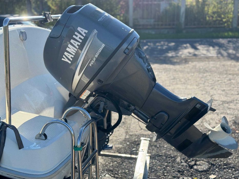 Barca Remus 450 cu motor Yamaha (50cp) si peridoc