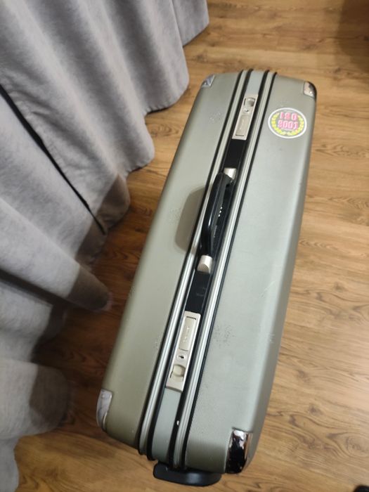 Продам чемодан для путишествий