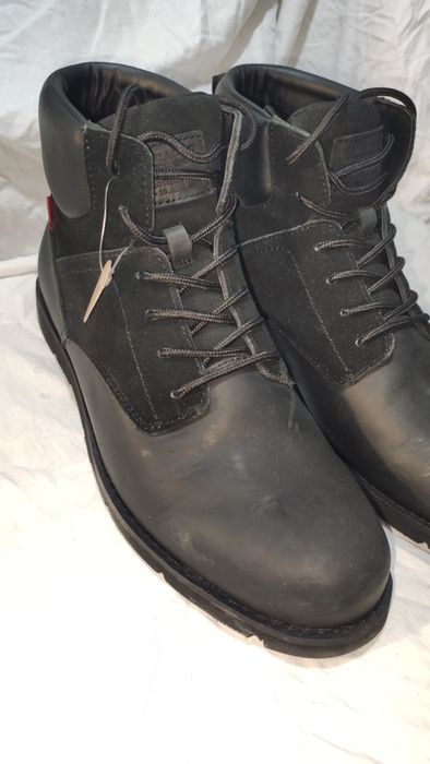 Леки и много удобни мъжки боти от естествена кожа LEVIS №44