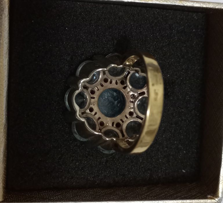 Продам кольцо бриллиантовое