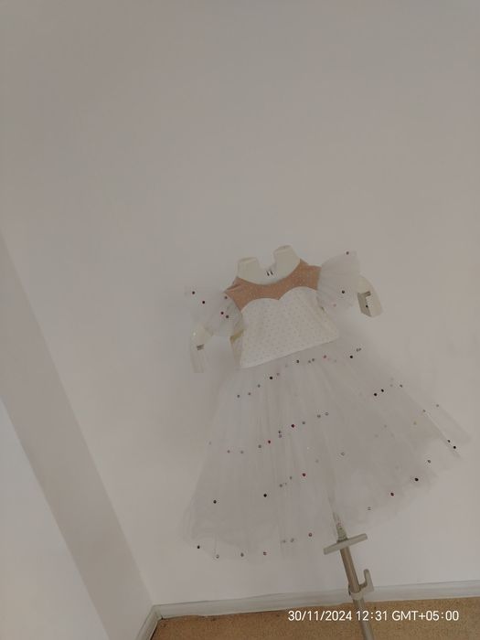 Платье срочно продам