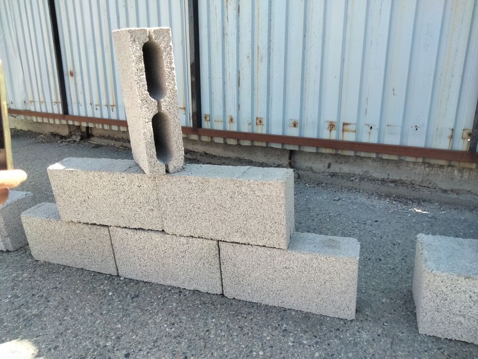 Продам пескоблоки с фаской.