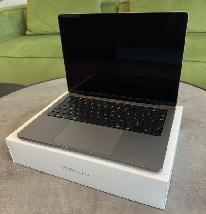 Apple MacBook M2 pro