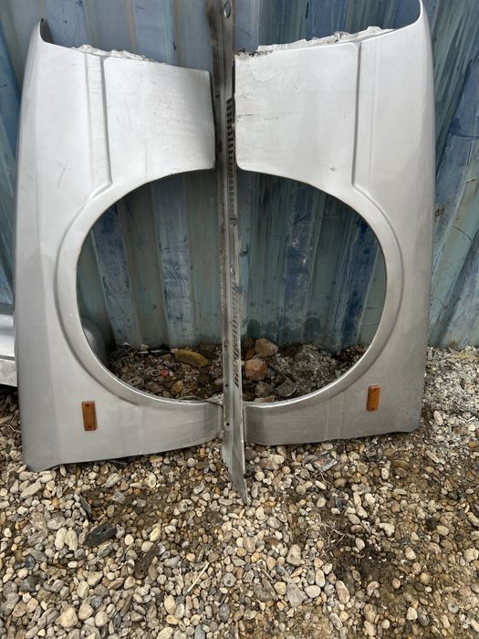 продам левый правый крыло от Мазда626 старушка